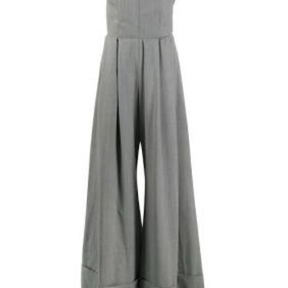 Sophisticated Gray Sleeveless Jumpsuit with Wide-Leg Design